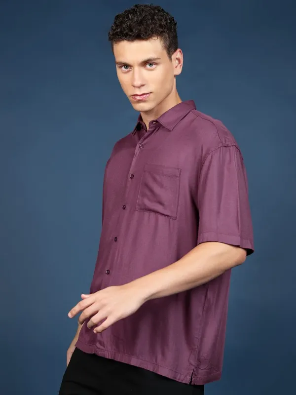  Highlander Men Purple Solid Slim Fit Casual Shirts