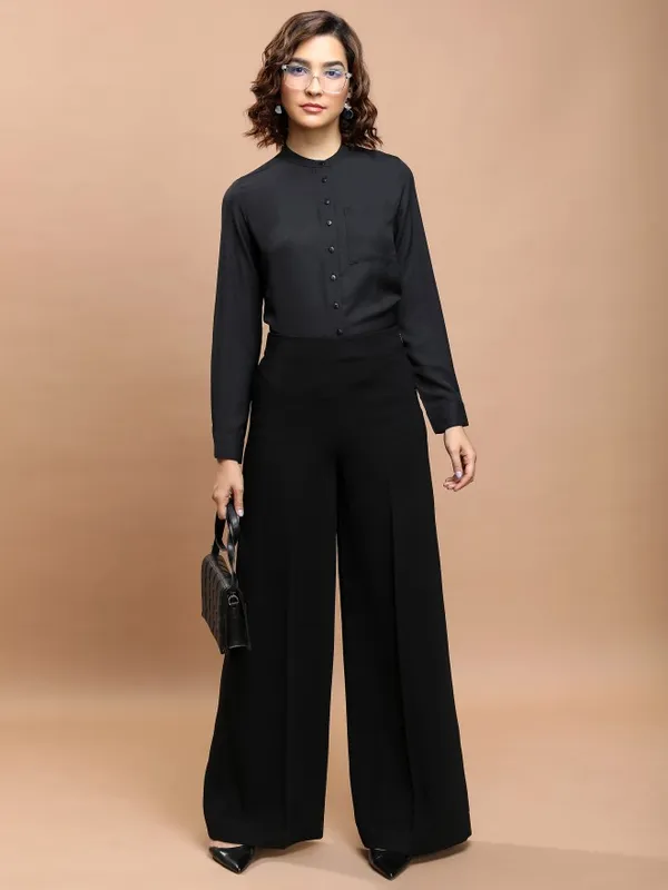  Tokyo Talkies Women Black Solid Casual Shirts