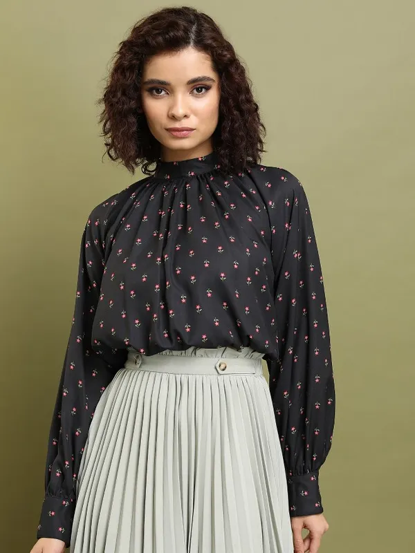  Tokyo Talkies Women Black Printed Regular Tops