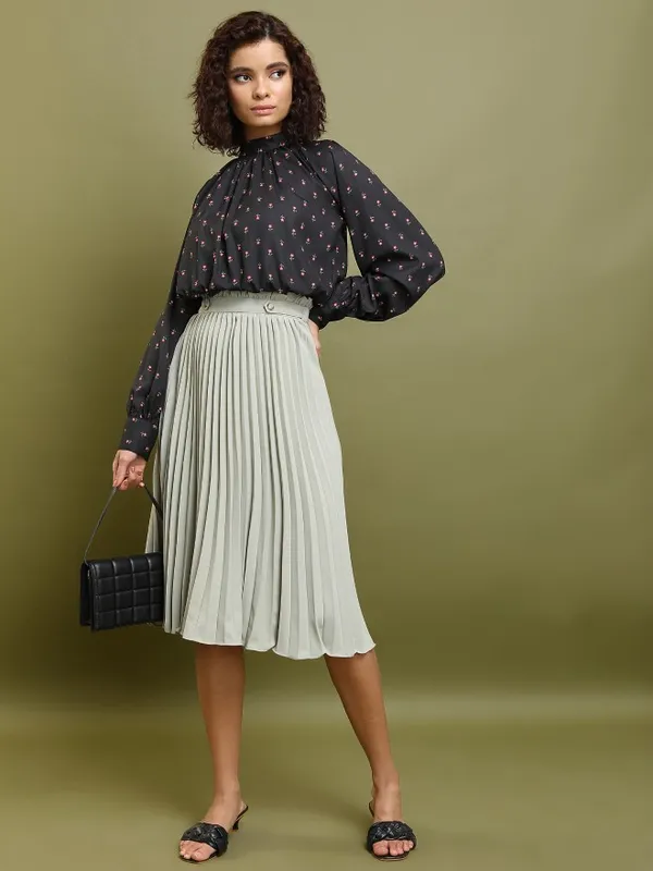  Tokyo Talkies Women Black Printed Regular Tops