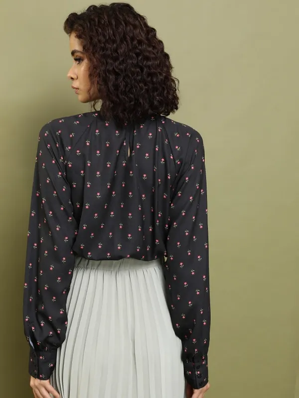  Tokyo Talkies Women Black Printed Regular Tops