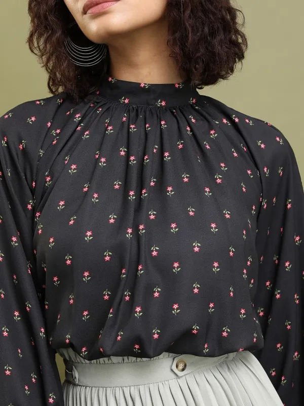  Tokyo Talkies Women Black Printed Regular Tops