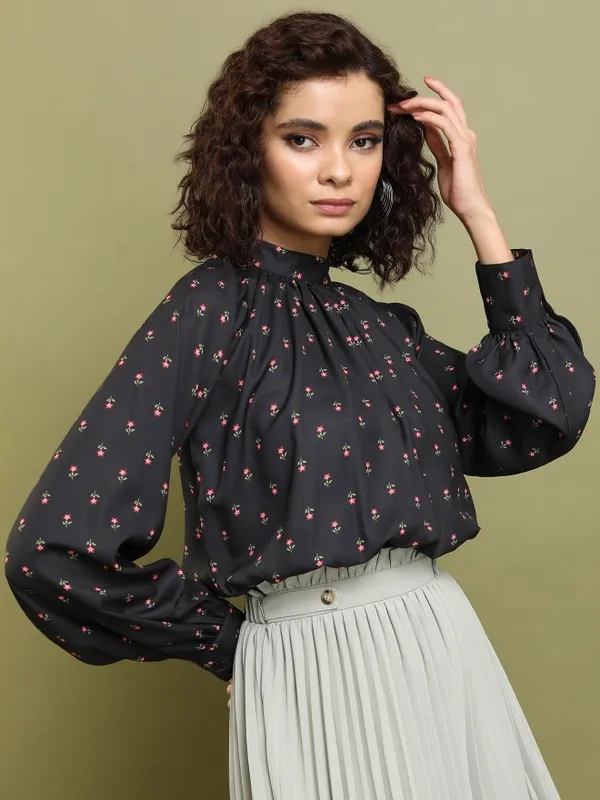  Tokyo Talkies Women Black Printed Regular Tops