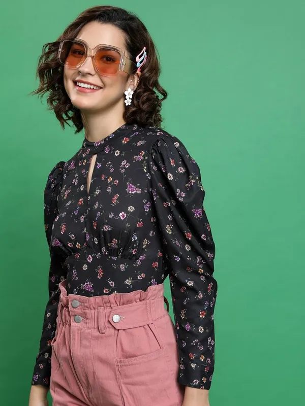  Tokyo Talkies Women Black Printed Regular Tops