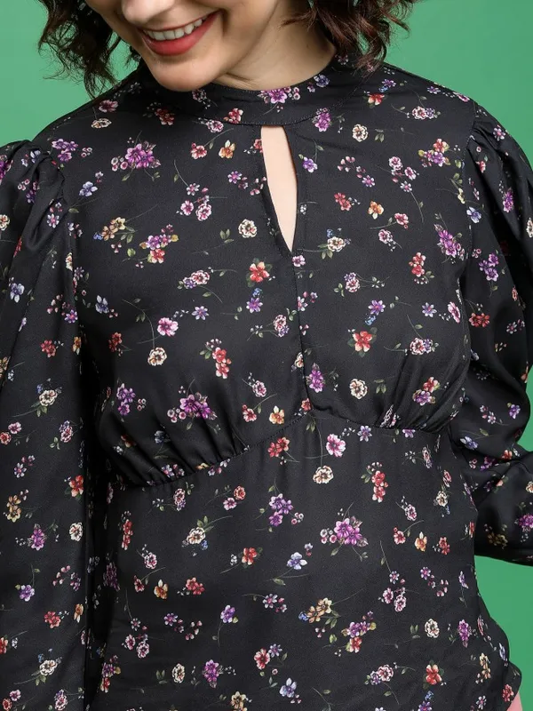  Tokyo Talkies Women Black Printed Regular Tops