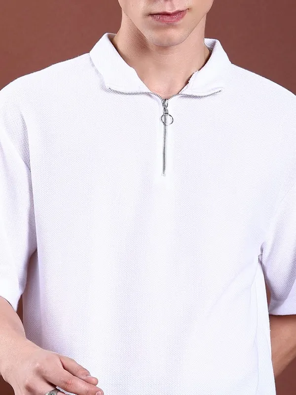  Highlander Men White Solid High Neck T-Shirts