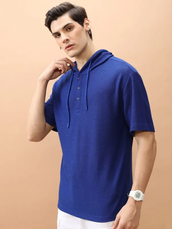 Highlander Men Blue Solid Oversized Fit T-Shirt