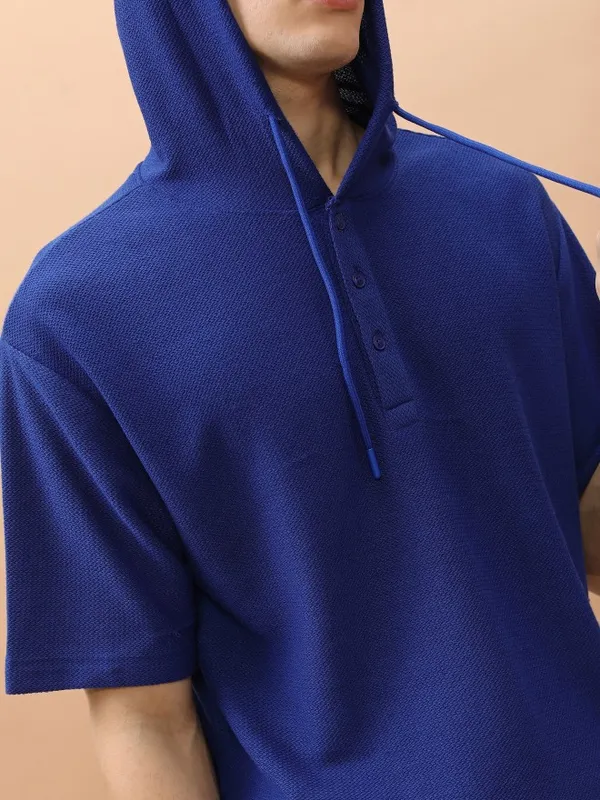 Highlander Men Blue Solid Oversized Fit T-Shirt