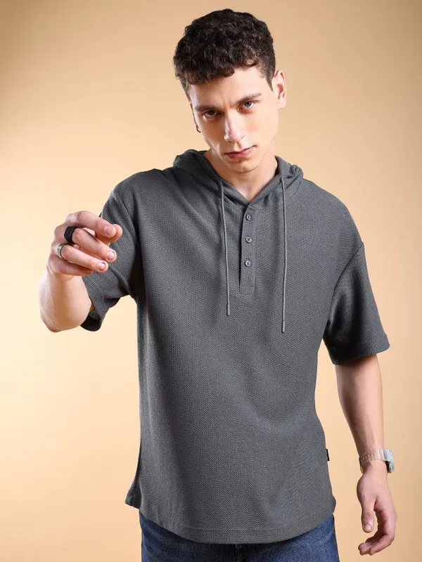 Highlander Men Grey Solid Hooded Oversized Fit T-Shirt