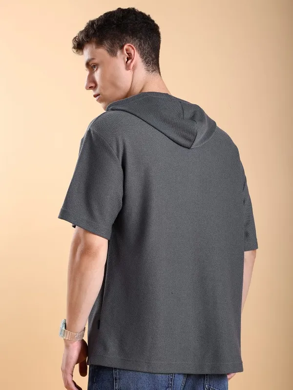 Highlander Men Grey Solid Hooded Oversized Fit T-Shirt