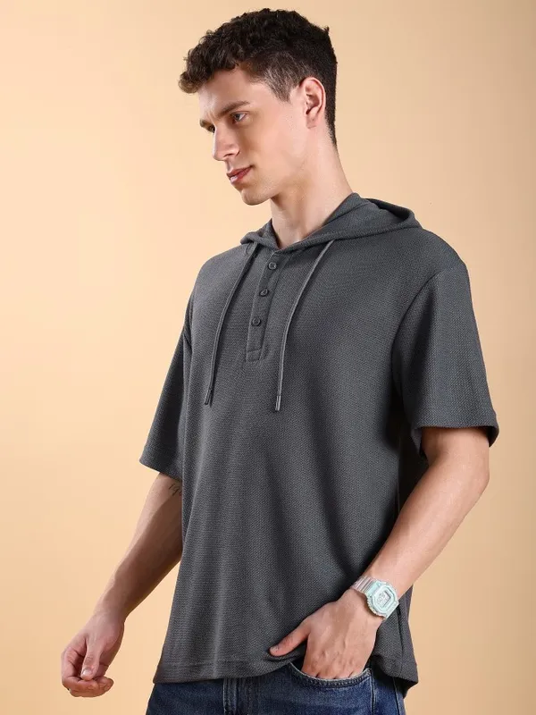 Highlander Men Grey Solid Hooded Oversized Fit T-Shirt