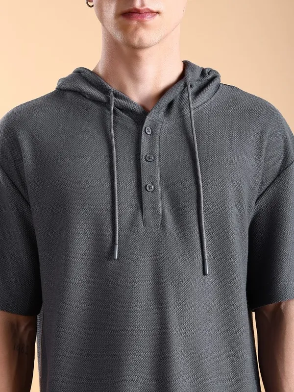 Highlander Men Grey Solid Hooded Oversized Fit T-Shirt