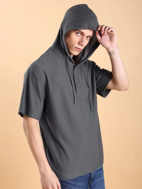 Highlander Men Grey Solid Hooded Oversized Fit T-Shirt