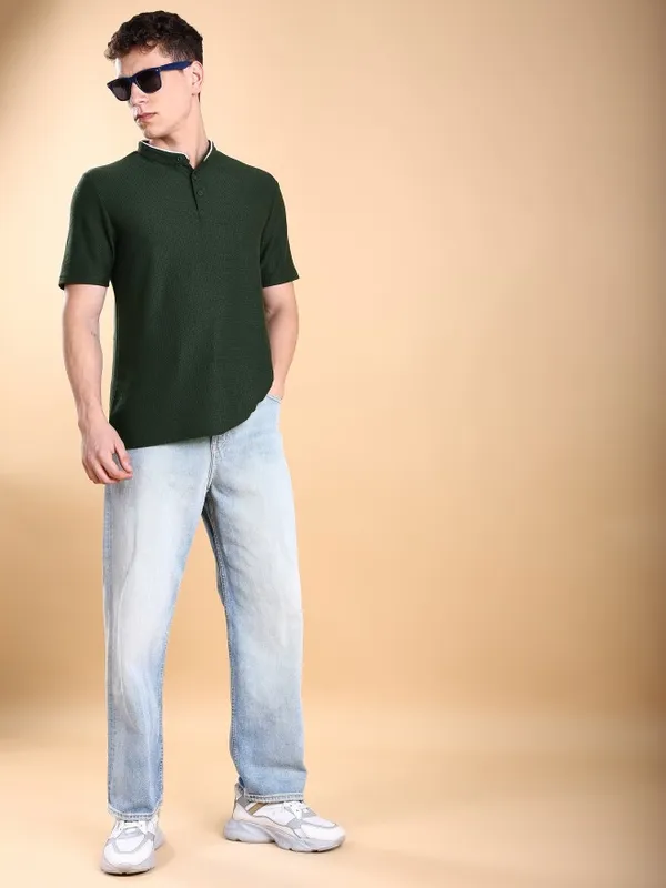  Highlander Men Olive Solid Henley Neck T-Shirts
