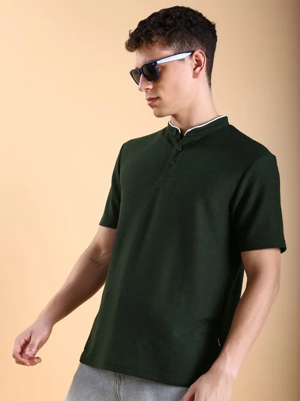  Highlander Men Olive Solid Henley Neck T-Shirts