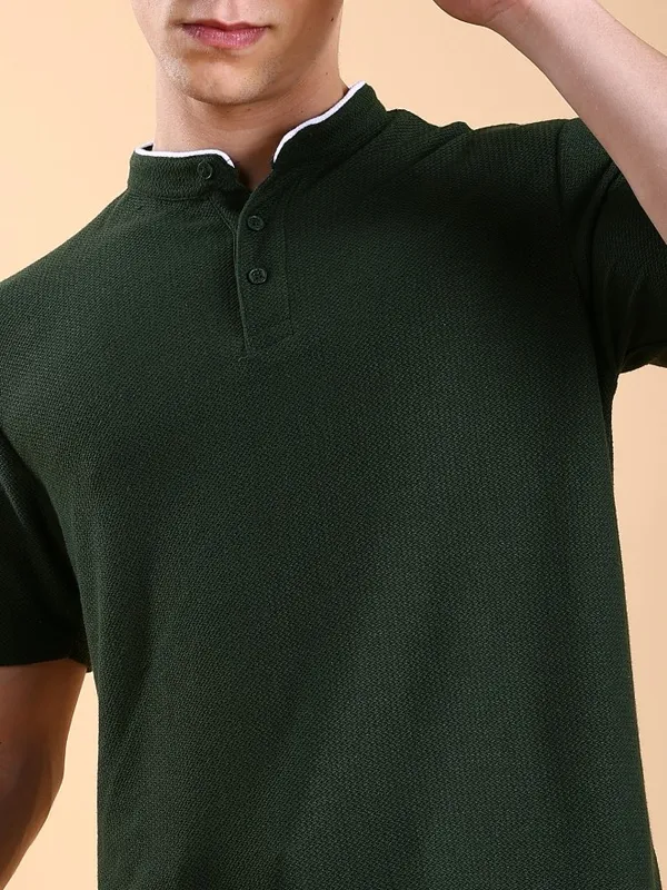  Highlander Men Olive Solid Henley Neck T-Shirts