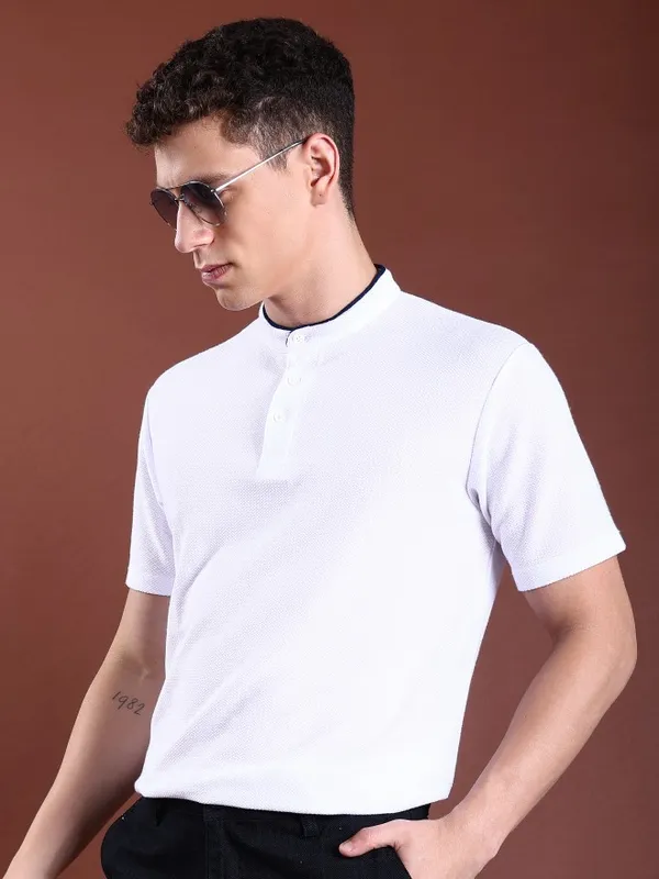  Highlander Men White Solid Henley Neck T-Shirts