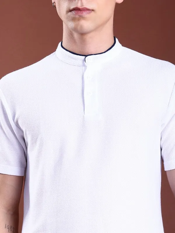  Highlander Men White Solid Henley Neck T-Shirts
