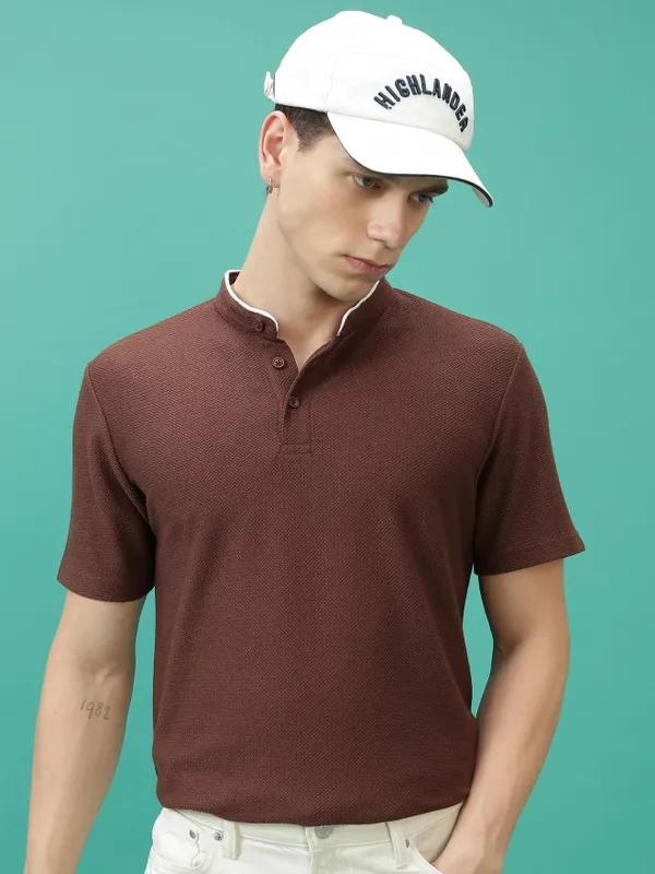  Highlander Men Brown Solid Henley Neck T-Shirts