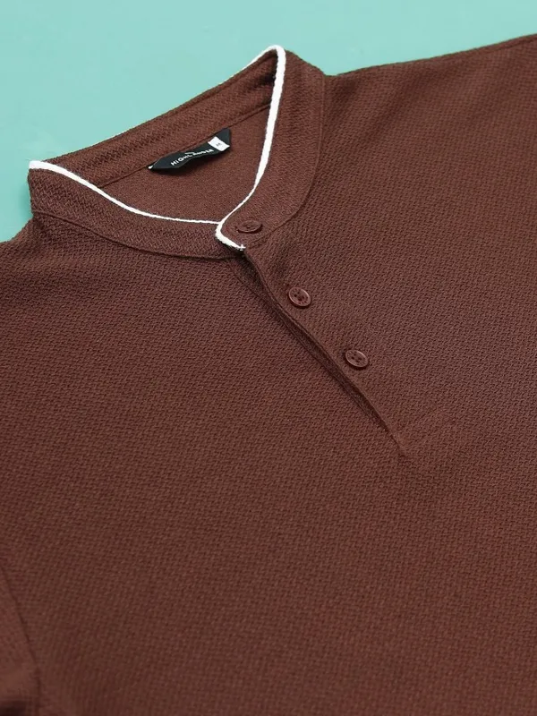  Highlander Men Brown Solid Henley Neck T-Shirts