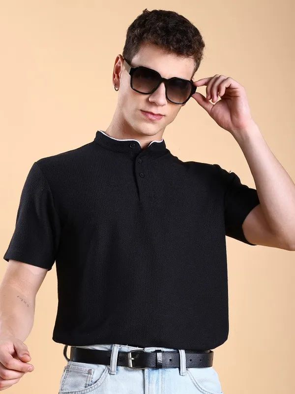  Highlander Men Black Solid Henley Neck T-Shirts