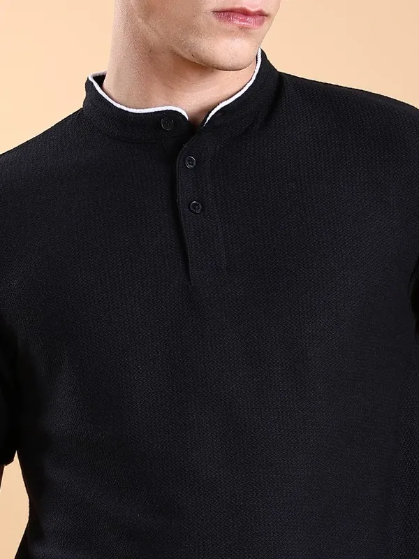  Highlander Men Black Solid Henley Neck T-Shirts
