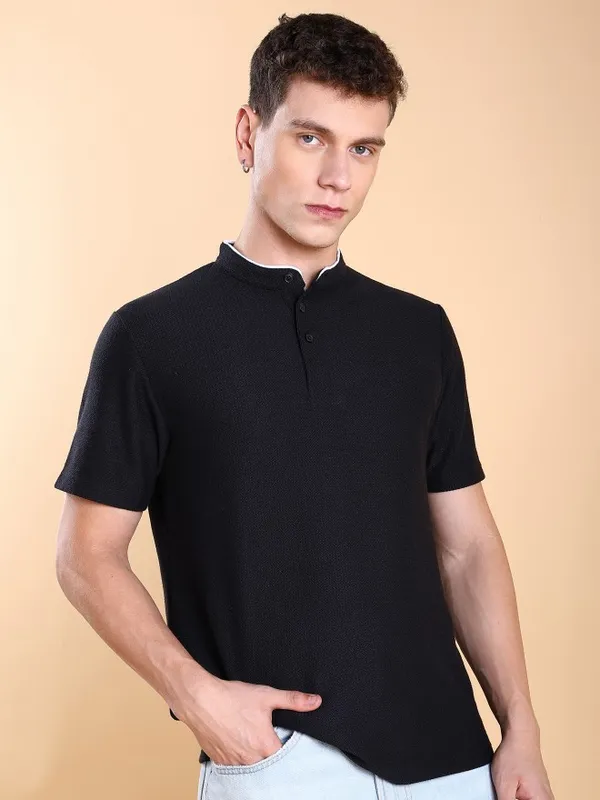  Highlander Men Black Solid Henley Neck T-Shirts