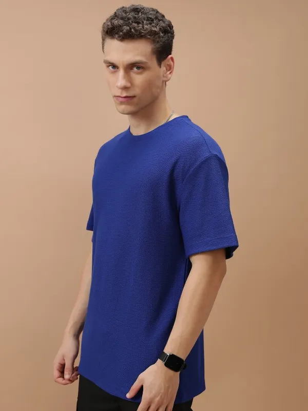 Highlander Men Blue Solid Oversized Fit T-Shirt