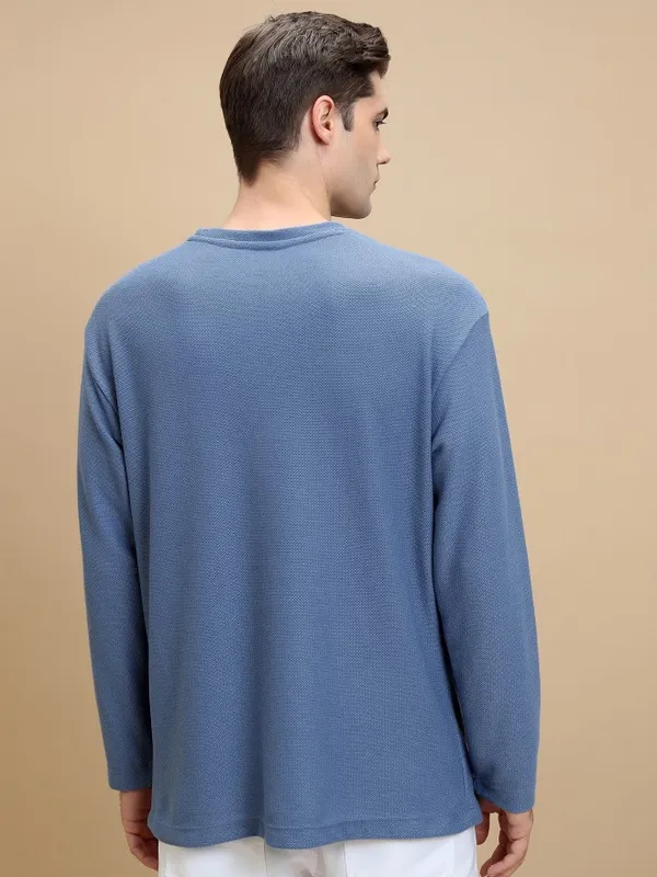 Men Solid Round Neck T-Shirt
