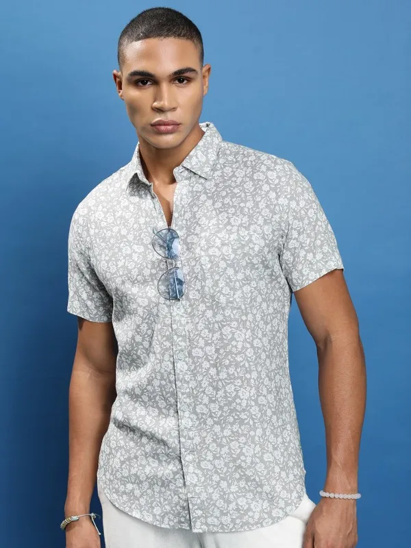  Highlander Men Grey Printed Slim Fit Casual Shirts
