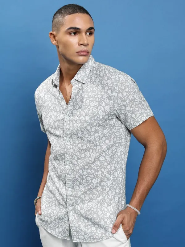  Highlander Men Grey Printed Slim Fit Casual Shirts