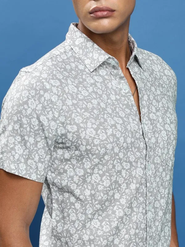  Highlander Men Grey Printed Slim Fit Casual Shirts