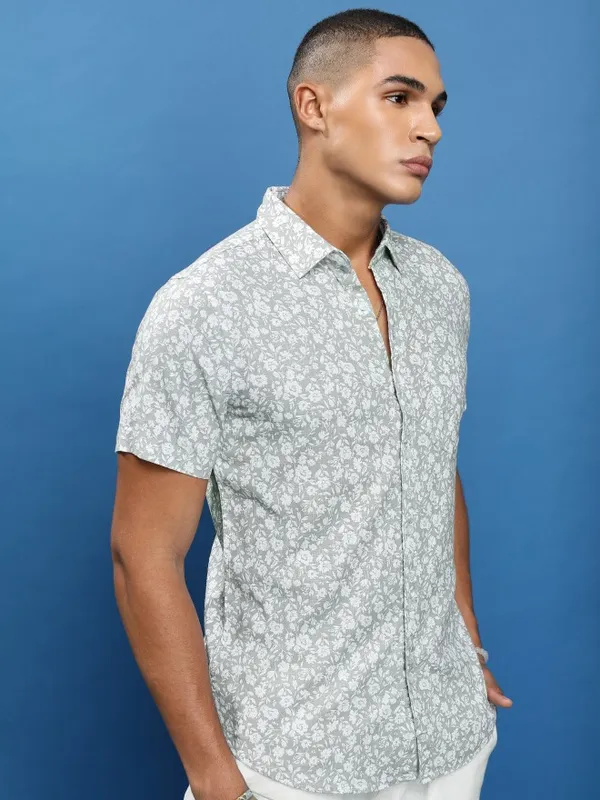 Highlander Men Grey Printed Slim Fit Casual Shirts