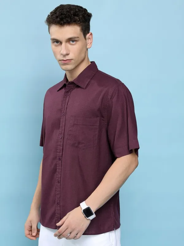  Highlander Men Maroon Solid Oversized Fit Casual Shirts