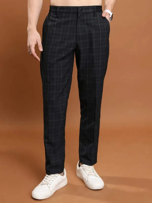  Highlander Men Black Regular Fit Checked Casual Trousers