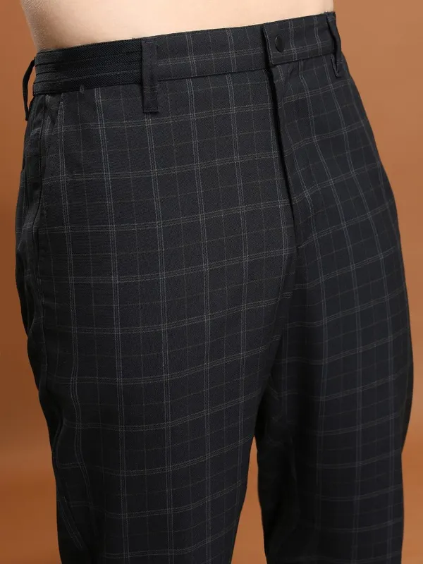  Highlander Men Black Regular Fit Checked Casual Trousers