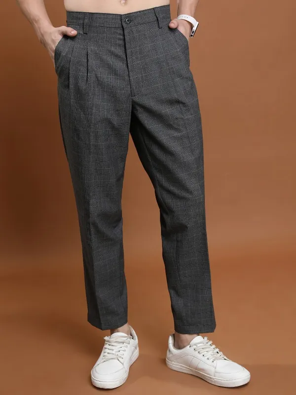  Highlander Men Grey Regular Fit Checked Casual Trousers