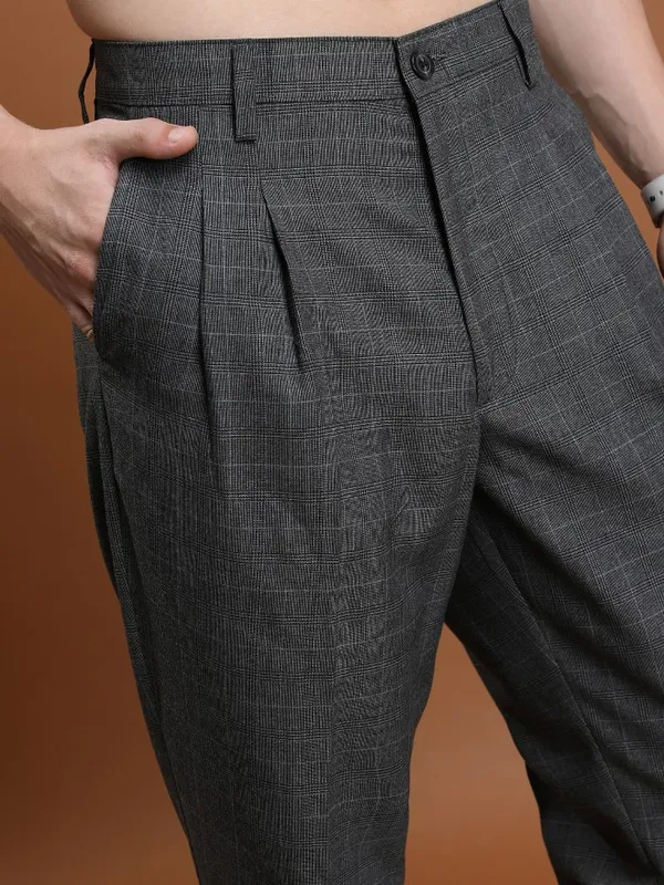  Highlander Men Grey Regular Fit Checked Casual Trousers