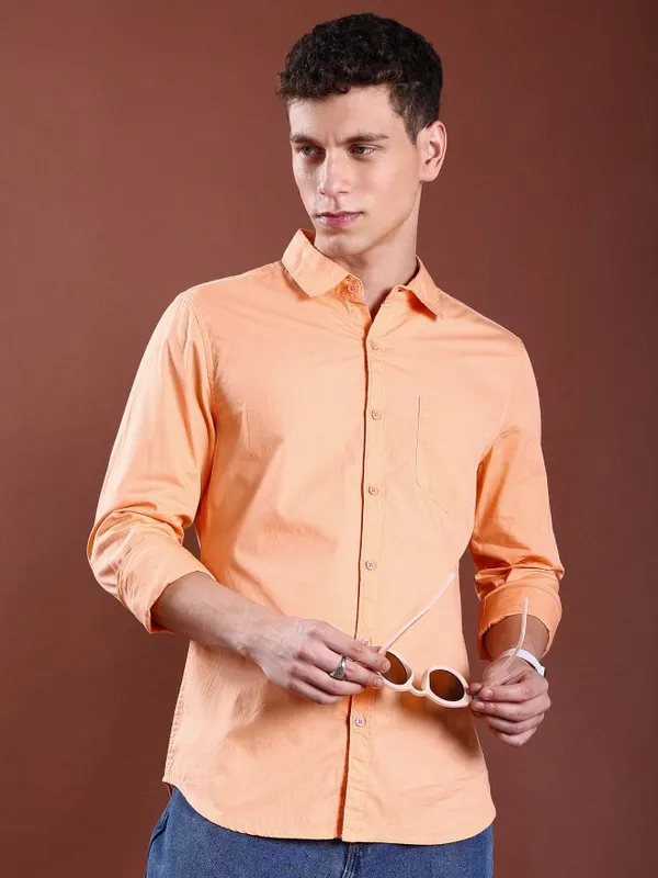  Highlander Men Peach Solid Slim Fit Casual Shirts