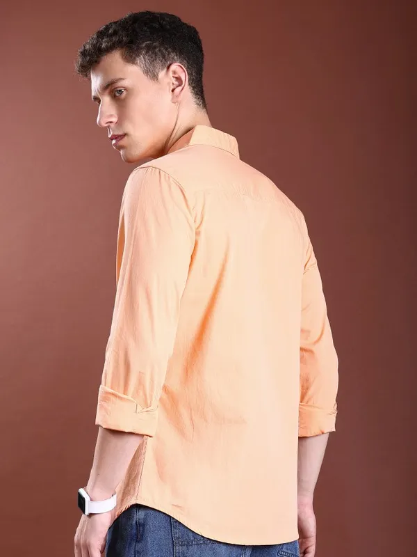  Highlander Men Peach Solid Slim Fit Casual Shirts
