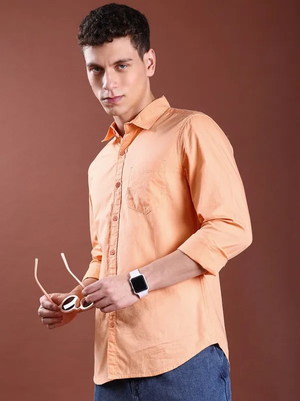  Highlander Men Peach Solid Slim Fit Casual Shirts