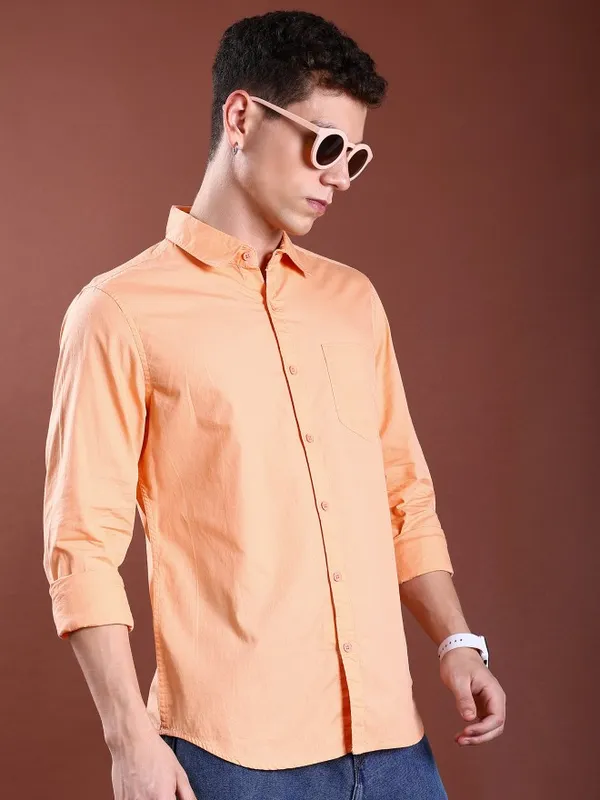  Highlander Men Peach Solid Slim Fit Casual Shirts