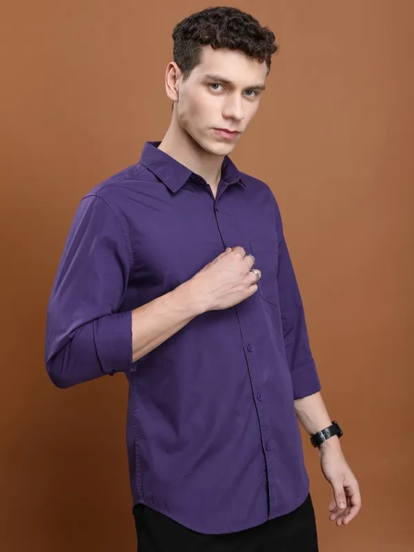  Highlander Men Purple Solid Slim Fit Casual Shirts