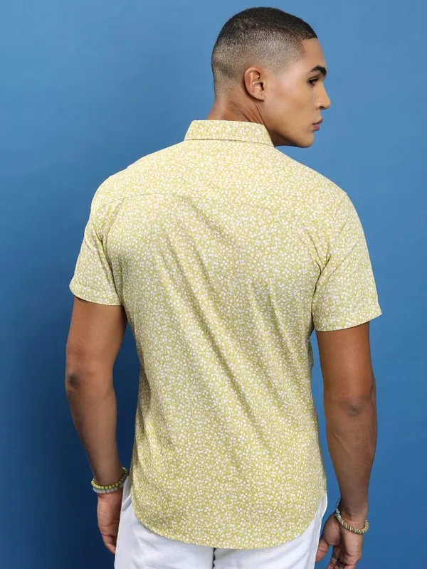  Highlander Men Green Printed Slim Fit Casual Shirts