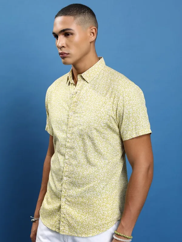  Highlander Men Green Printed Slim Fit Casual Shirts