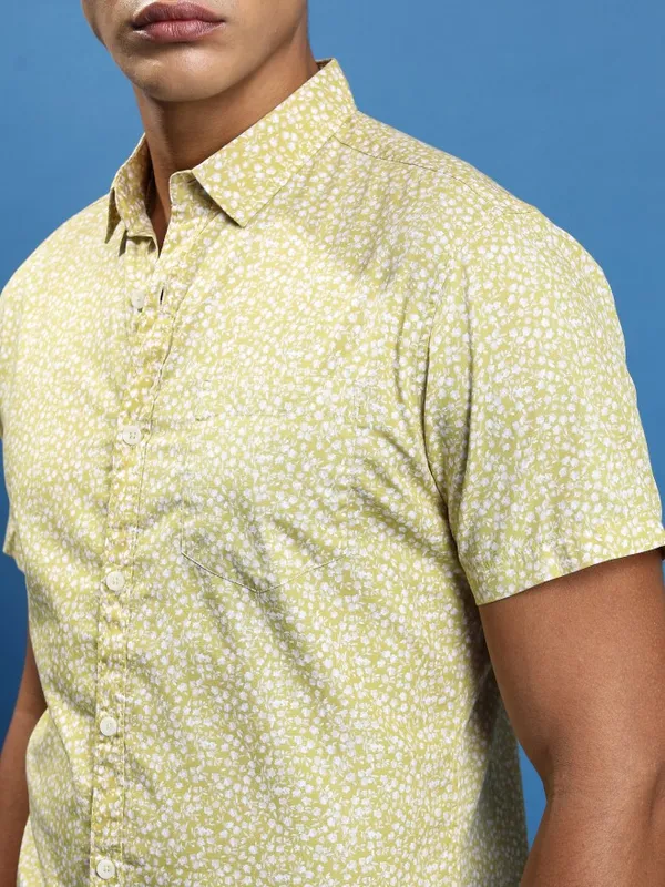  Highlander Men Green Printed Slim Fit Casual Shirts