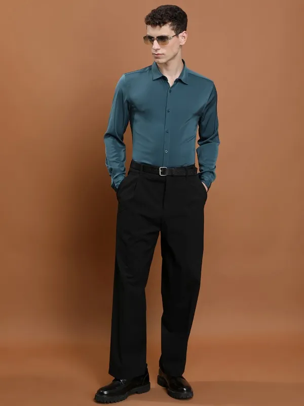  Highlander Men Teal Solid Slim Fit Casual Shirts