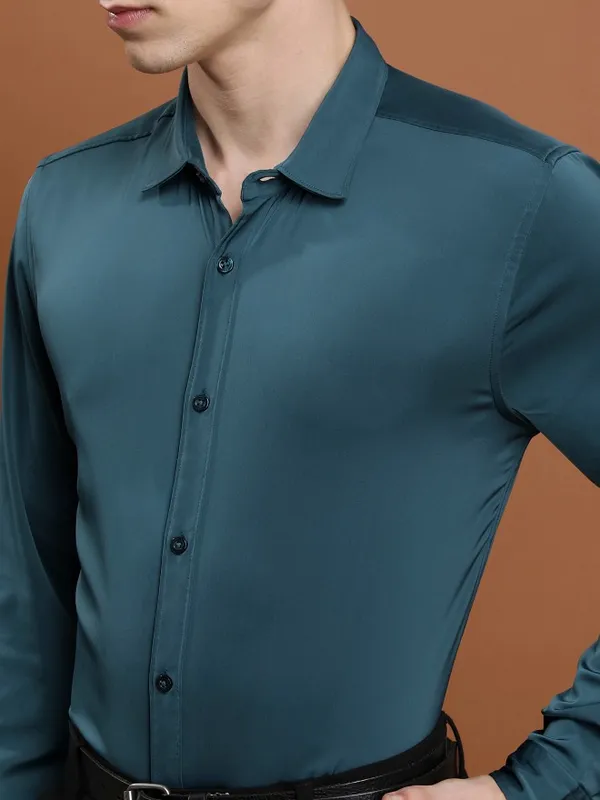  Highlander Men Teal Solid Slim Fit Casual Shirts