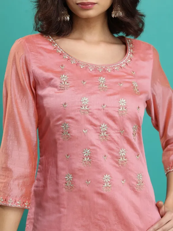 Vishudh Women Peach Embroidered Straight Kurta