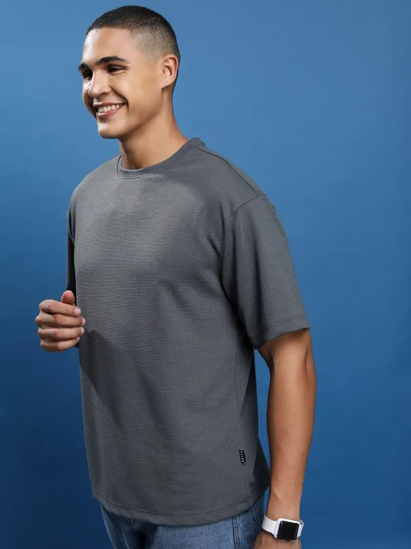 Men Solid Round Neck T-Shirt